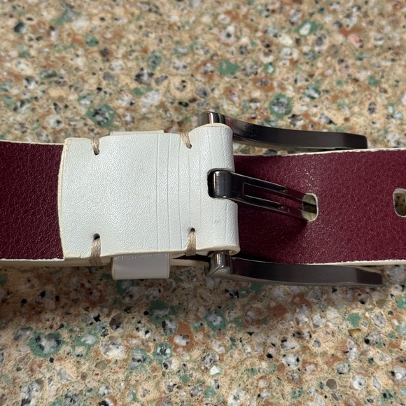 Tiger Woods White Leather Belt Size 42 - Picture 2 of 9